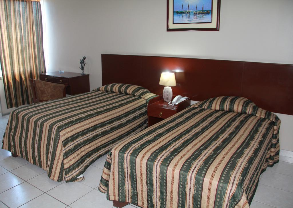 Hotel La Torre Гуаякіль Номер фото